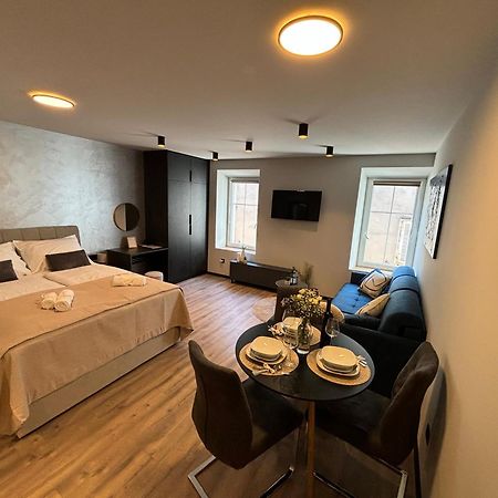 Studio Apartman Versi Old Town Zadar Exterior foto